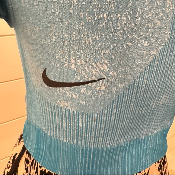 Nike Seamless City Ready Training Crop Top - Picture 5 of 7